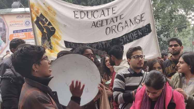 ഡൽഹിയിൽ 20 മെട്രോ സ്റ്റേഷനുകൾ അടച്ചു; പ്രക്ഷോഭകർ ജന്തർ മന്ദറിൽ