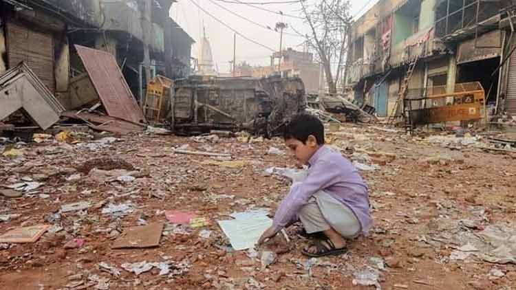 ‘പഠിക്കാൻ പുസ്​തകം വേണം, പരീക്ഷ എഴുതണമെങ്കിൽ ഹാൾടിക്കറ്റും’