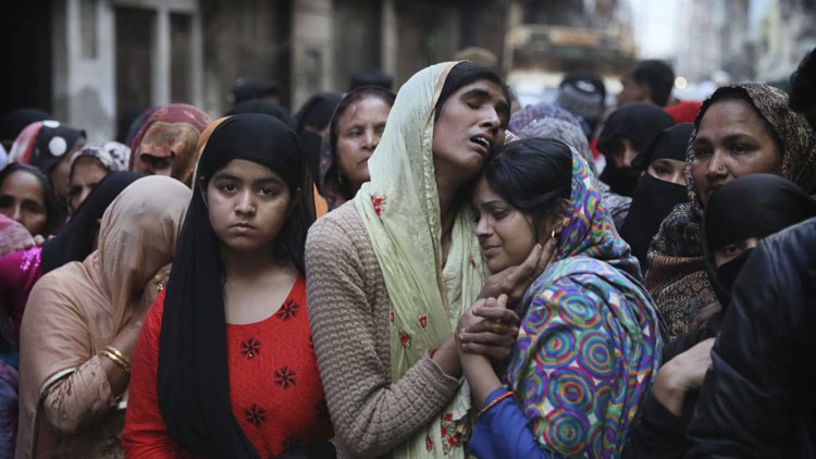 ഉറ്റവരെ അവരിപ്പോഴും തിരയുന്നു... മോർച്ചറികളിൽ