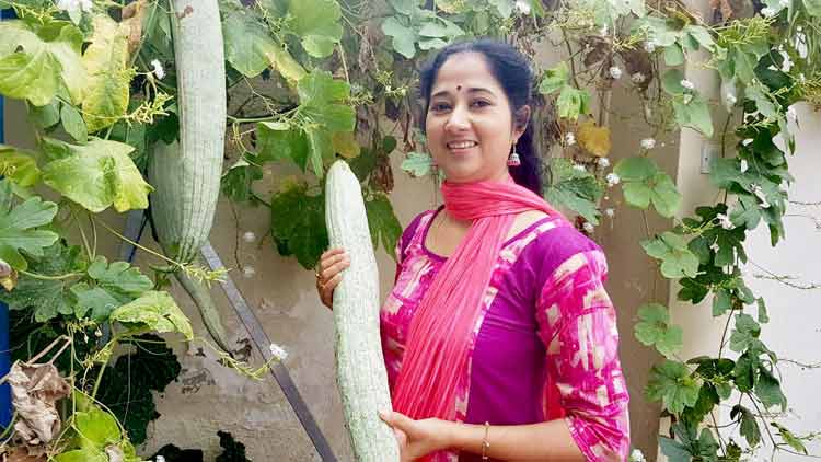 ലോ​ക്ഡൗ​ണി​ലും ദേ​വി സു​മ തി​ര​ക്കി​ലാ​ണ്​