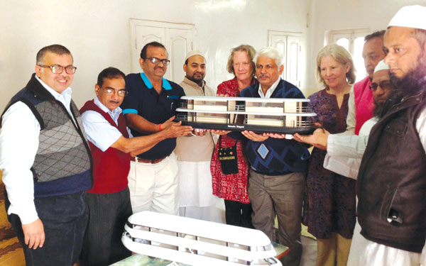 പ്രധാനമന്ത്രിയുടെ മണ്ഡലത്തിലേക്ക് ജലയാനങ്ങള്‍ അരൂരില്‍ ഒരുങ്ങുന്നു