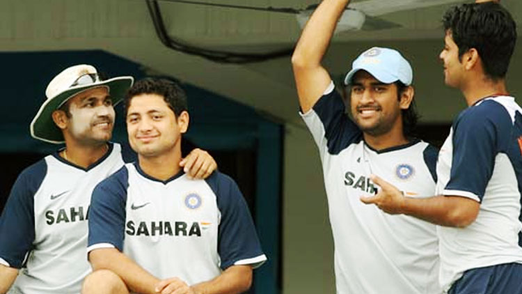 dhoni-and-team