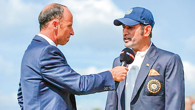 ധോണിയെ വിരമിക്കലിലേക്ക്​ തള്ളിവിടരുത്​ –നാസർ ഹുസൈൻ