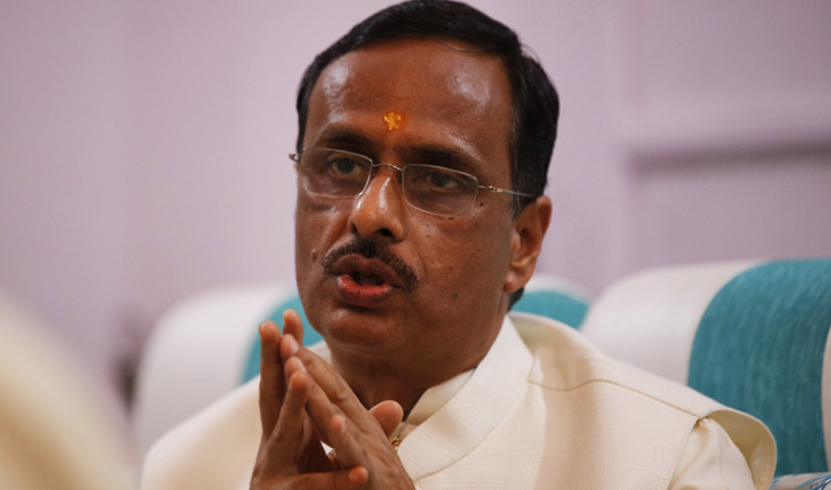 പ്രിയങ്കക്ക് കാവിയുടെ പ്രാധാന്യം അറിയില്ല -ദിനേശ് ശർമ