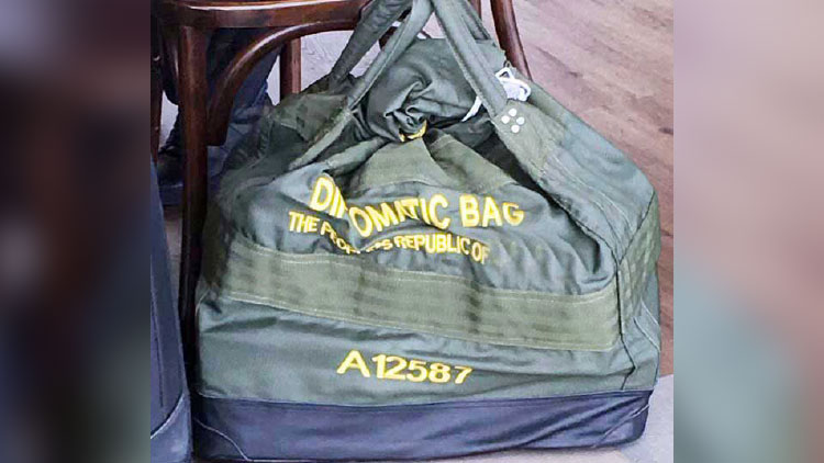 ന​യ​ത​ന്ത്ര ബാഗേജ്​ കിട്ടാൻ മുഖ്യമന്ത്രിയുടെ ഒാഫിസിലെ മറ്റൊരു ഉന്നതൻ വിളിച്ചു