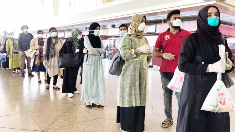 ദമ്മാമിൽനിന്ന് 174 യാത്രക്കാരുമായി എയർ ഇന്ത്യ വിമാനം കൊച്ചിയിലെത്തി ദമ്മാമിൽനിന്ന് 174 യാത്രക്കാരുമായി എയർ ഇന്ത്യ വിമാനം കൊച്ചിയിലെത്തി