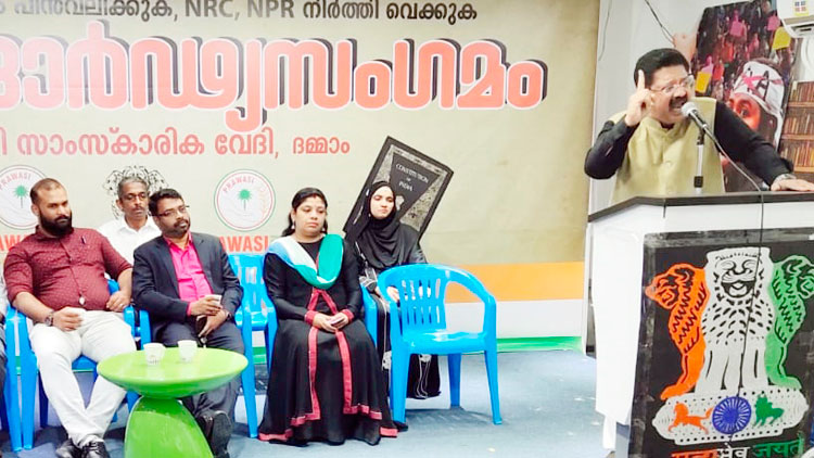 ‘പൗ​ര​ത്വ​വി​ഷ​യ​ത്തി​ൽ രാ​ജ്യ​ത്തെ ന​യി​ക്കു​ന്ന​ത് കാ​മ്പ​സു​ക​ളും സ്ത്രീ​ക​ളും’