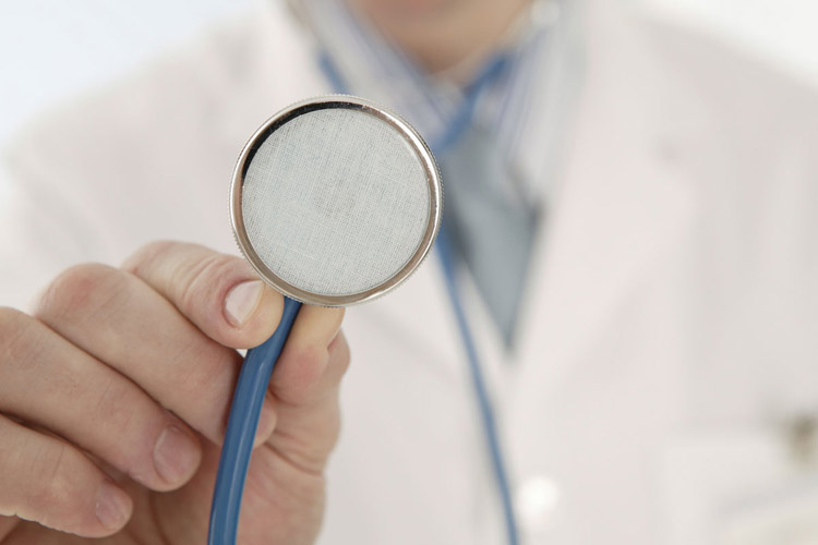 രോഗികൾ നൂറുകണക്കിന്, ഡോക്ടർ ഒന്നു മാത്രം രോഗികൾ നൂറുകണക്കിന്, ഡോക്ടർ ഒന്നു മാത്രം