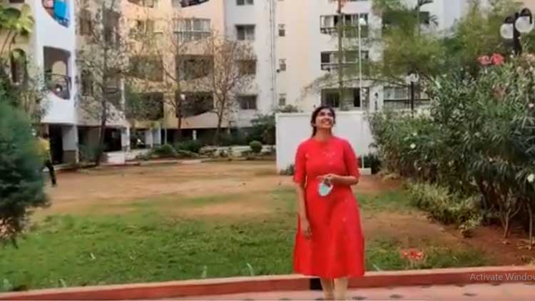 കോവിഡ് രോഗിയെ ചികിത്സിച്ച് വന്നപ്പോൾ ലഭിച്ച രാജകീയ വരവേൽപ്പിൽ അമ്പരന്ന് ഡോക്ടർ -VIDEO