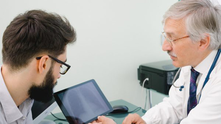 ദു​ബൈ​യി​ൽ ഡോ​ക്​​ട​ർ​മാ​ർ​ക്ക്​ രോ​ഗി​ക​ൾ മാ​ർ​ക്കി​ടും