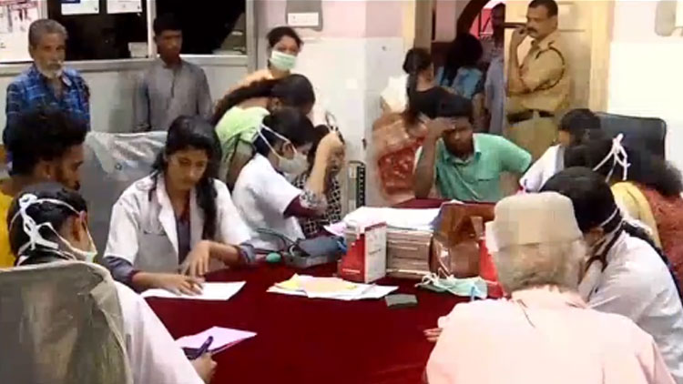 ഡോക്ടേഴ്സ് ദിനം: ഒരു മണിക്കൂർ കൂടുതൽ ജോലിചെയ്ത് സർക്കാർ ഡോക്ടർമാരുടെ പ്രതിഷേധം