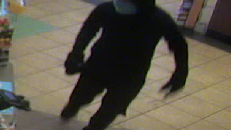 കാലിൽ തട്ടിവീഴ്​ത്തി  മലയാളിയുടെ 11,000 റിയാൽ കവർന്നു