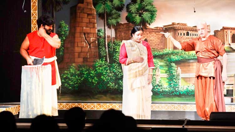 പു​രു​ഷ​കേ​ന്ദ്രീ​കൃ​ത സ​മൂ​ഹ​ത്തി​െൻറ  അപചയം തു​റ​ന്നു​കാ​ട്ടി ‘വൈ​രം’