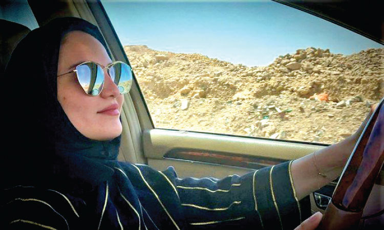 സൗ​ദി​യി​ലെ വ​നി​ത ഡ്രൈ​വി​ങ്ങി​ന്​ ഒ​രു വ​യ​സ്സ്​