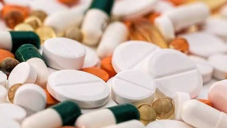 ബ​ഖാ​ല​ക​ളി​ൽ അ​ന​ധി​കൃ​ത​മാ​യി മ​രു​ന്നു വി​ൽ​ക്കു​ന്ന​താ​യി പ​രാ​തി