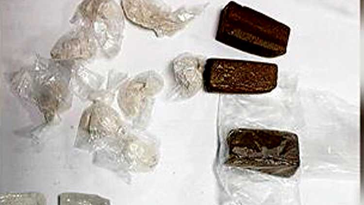 വി​മാ​ന​ത്താ​വ​ള​ത്തി​ൽ  ക​ഞ്ചാ​വ്​ പി​ടി​കൂ​ടി