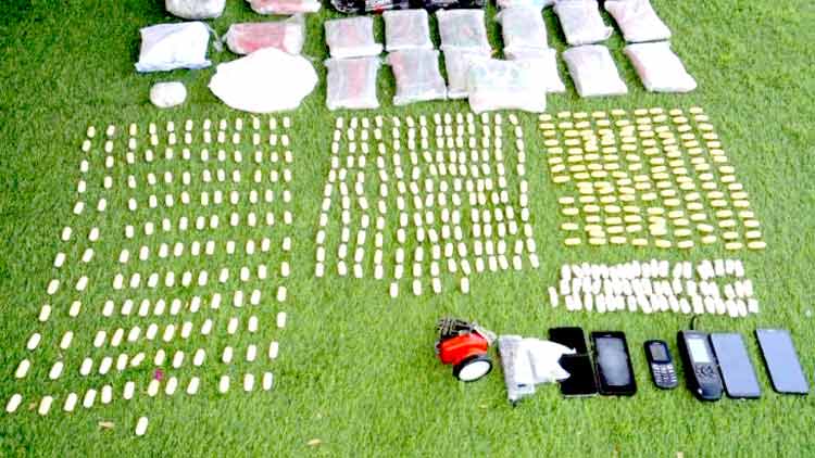 മ​യ​ക്കു​മ​രു​ന്ന്​  കൈ​വ​ശം വെ​ച്ചു;  എ​ട്ടു​പേ​ർ പി​ടി​യി​ൽ 