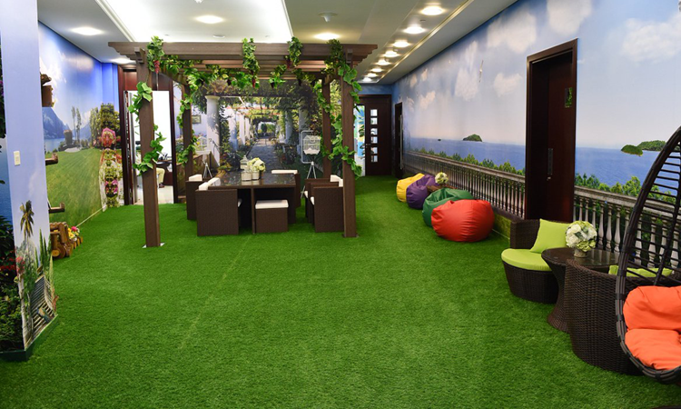 പൂക്കളും കിളികളുമുണ്ട്​, പക്ഷെ പൂന്തോപ്പല്ല 