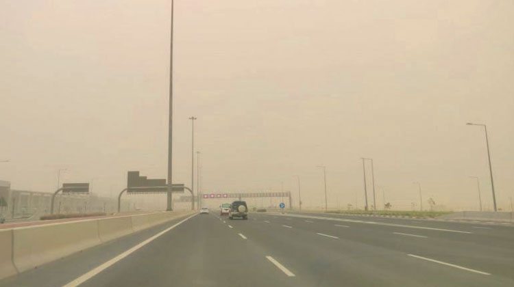 രാജ്യം പൊ​ടി​ക്കാ​റ്റിൽ മുങ്ങി