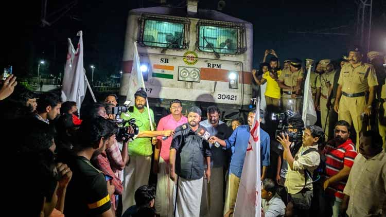 ഡൽഹിയിലെ പൊലീസ് അതിക്രമത്തിനെതിരെ സംസ്ഥാനമൊട്ടാകെ പ്രതിഷേധം