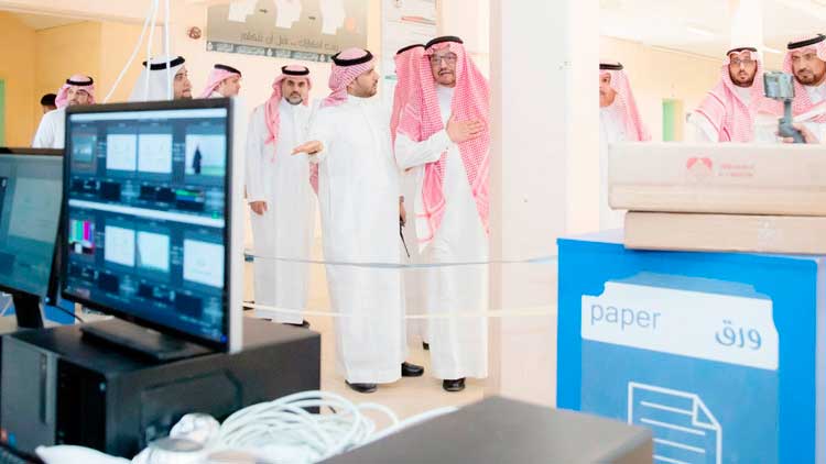 സ്​​കൂ​ളു​ക​ൾ അ​ട​ച്ച​തോ​ടെ ഇ–ലേ​ണി​ങ്​ ഊ​ർ​ജി​തം