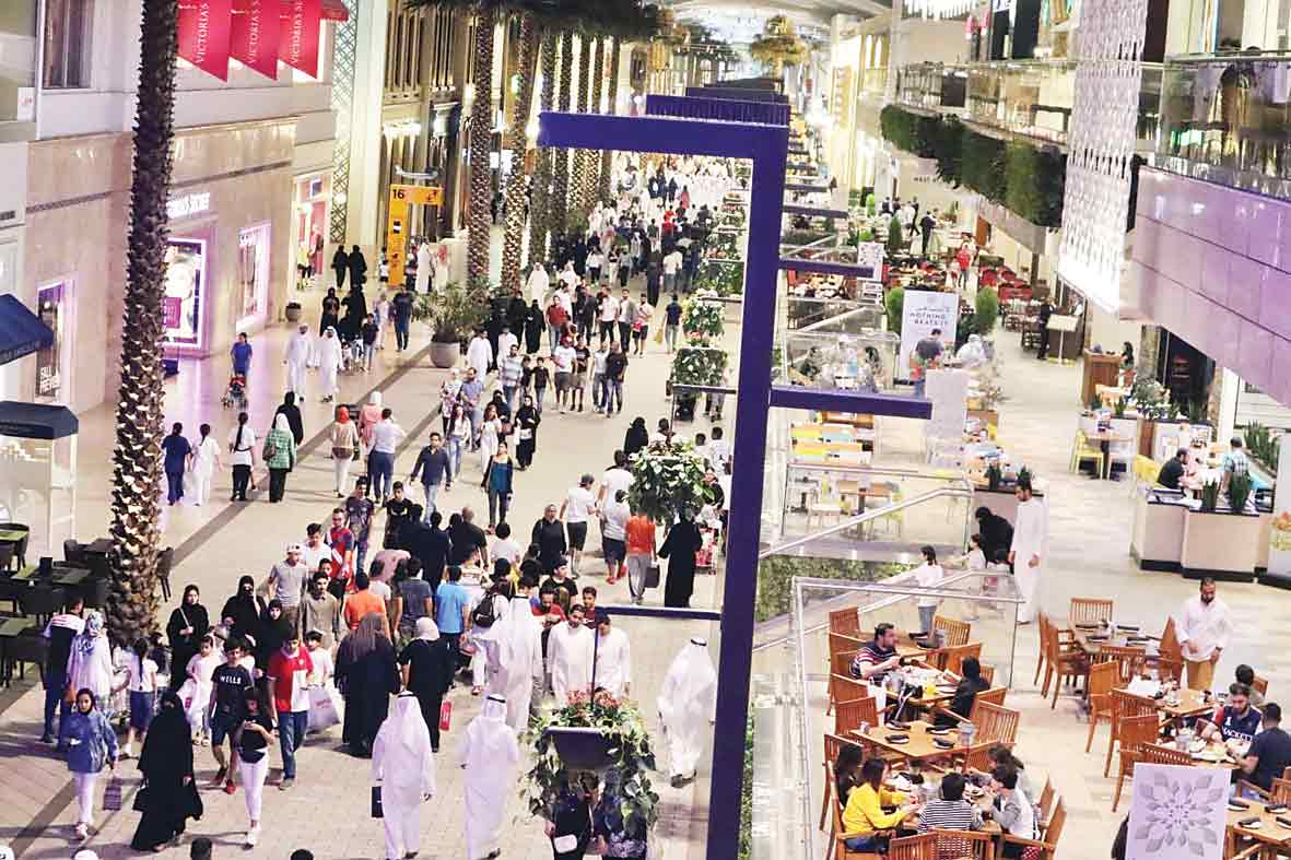 പ്ര​ള​യം കാ​ര​ണം മ​ല​യാ​ളി​ക​ൾ​ക്ക് നി​റം​മ​ങ്ങി​യ പെ​രു​ന്നാ​ൾ