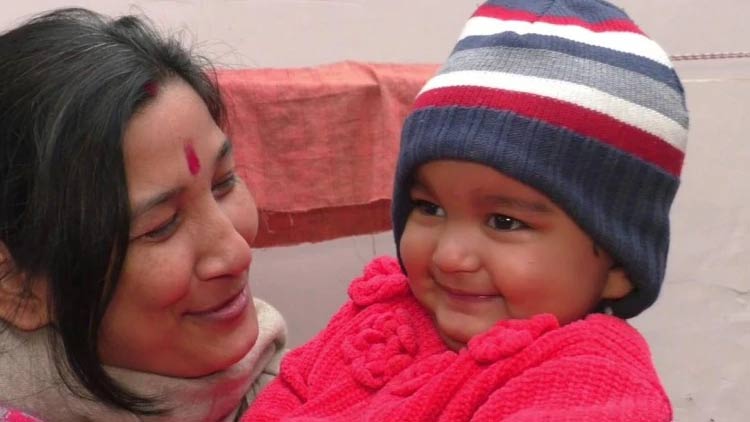 കു​ഞ്ഞി​നെ വാ​രി​പ്പു​ണ​ർ​ന്ന്​ ഏ​ക്​​ത