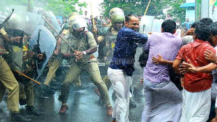 എം.എൽ.എക്ക് മർദനം: പൊലീസിന് വീഴ്ചപറ്റിയെന്ന് കലക്ടറുടെ റിപ്പോർട്ട്
