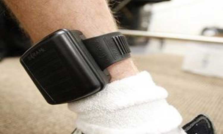 തടവുകാരെ നിരീക്ഷിക്കാൻ പുതിയ രീതി: ഇലക്​ട്രോണിക്​ ബാൻഡ്​ കാലിലണിയിക്കാൻ നീക്കം