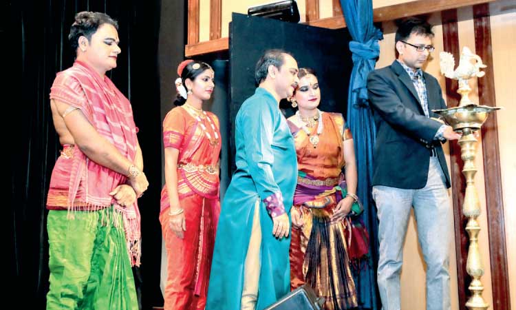 ഇ​ന്ത്യ​ൻ എം​ബ​സി​യി​ൽ നൃ​ത്ത വി​രു​ന്ന്​ സം​ഘ​ടി​പ്പി​ച്ചു