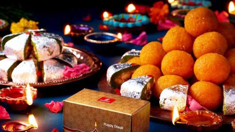 നിറ ദീപങ്ങൾ തെളിഞ്ഞു, ദീപാവലി നാളെ