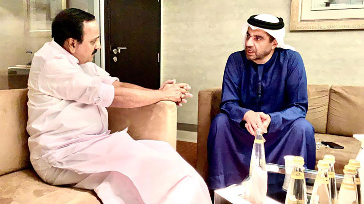 കരിപ്പൂരിൽനിന്ന്​ സർവിസ്​: എം.കെ. രാഘവൻ എമിറേറ്റ്​സ്​ അധികൃതരുമായി ചർച്ച നടത്തി