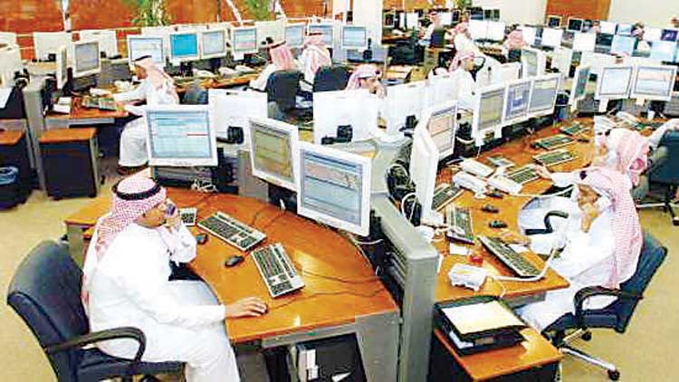 ത​ന്ത്ര​പ്ര​ധാ​ന വ​കു​പ്പു​ക​ളി​ൽ​നി​ന്ന് വി​ദേ​ശി  ജീ​വ​ന​ക്കാ​രെ കൂ​ട്ട​ത്തോ​ടെ മാ​റ്റി​യേ​ക്കും