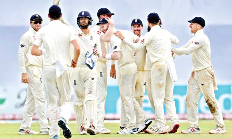 ല​ങ്ക​യെ 211 റ​ൺ​സി​ന്​  ത​ക​ർ​ത്തു; ഒടുവിൽ ഇംഗ്ലണ്ടിന്​ എവേ വിജയം