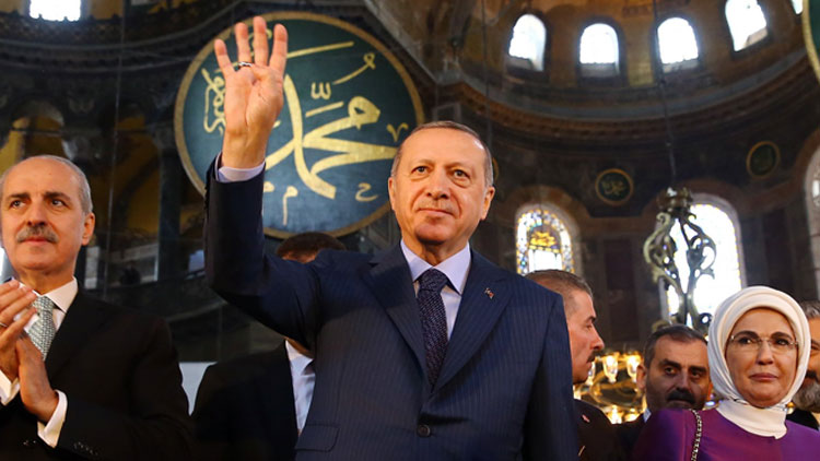 അയാ സോഫിയയിൽ  86 വർഷത്തിനിടെ ആദ്യ നമസ്​കാരം; പ​ങ്കെടുത്ത്​ ഉർദുഗാൻ