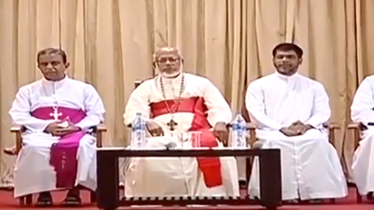 ആലഞ്ചേരി ഒഴിഞ്ഞു; മാർ ആന്‍റണി കരിയിൽ പുതിയ ആർച്ച് ബിഷപ്പ്