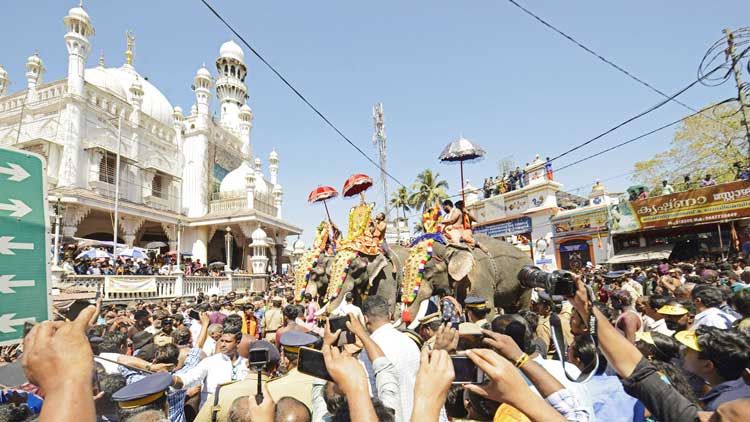 പേട്ടതുള്ളി മൈത്രിയു​െട മണ്ണ്​