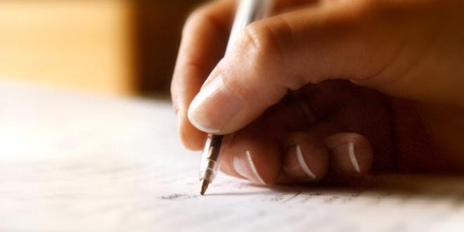 ഷൂ അണിഞ്ഞ്  ചോദ്യപേപ്പര്‍; പമ്പരബുദ്ധിക്ക്  ലെയ്സ് തെറപ്പി