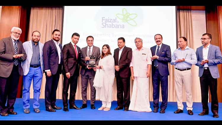 ഫൈസലിനും ഷബാനക്കും  പൗരാവലിയുടെ ഹൃദ്യമായ ആദരം