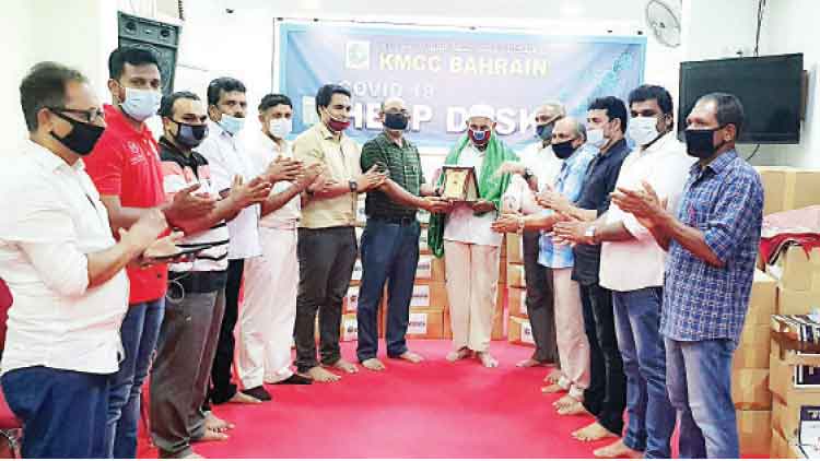 ആ​ര​ണ്യ അ​ബൂ​ബ​ക്ക​ർ ഹാ​ജി​ക്ക് കെ.​എം.​സി.​സി യാ​ത്ര​യ​യ​പ്പ്