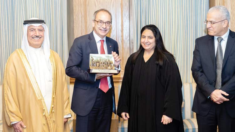 യു.കെ അംബാസഡർ സൈമൻ മാർട്ടിന്​  വിദേശകാര്യമന്ത്രാലയം യാത്രയയപ്പ്​ നൽകി