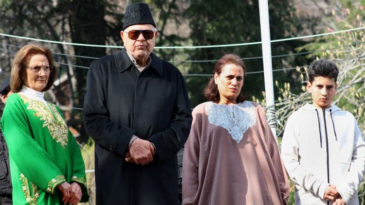 ‘ഞാൻ സ്വതന്ത്രൻ, ഡൽഹിയിൽ കശ്​മീരിന്​​ വേണ്ടി ശബ്​ദിക്കും ’  -ഫാറൂഖ്​ അബ്​ദുല്ല