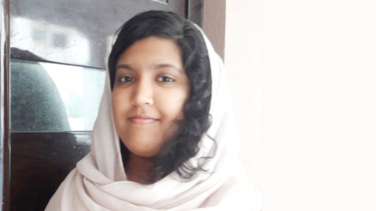 അ​ർ​ബു​ദ​രോ​ഗി​ക​ൾ​ക്ക്​ ത​ല​മു​ടി ദാ​നം​ചെ​യ്​​ത്​ ഫാ​സ്ബി​യ ഫി​റോ​സ്