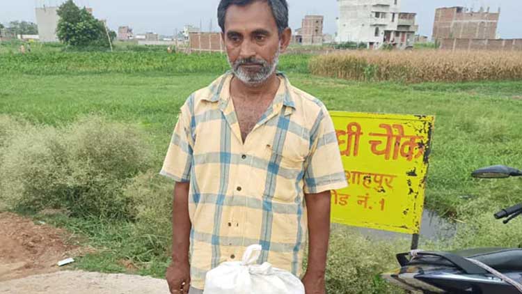 പട്ടിണിമൂലം ഓ​ട്ടോ ഡ്രൈവർ ജീവനൊടുക്കി; 25 കിലോ ഭക്ഷ്യധാന്യവുമായി അധികൃതരെത്തി