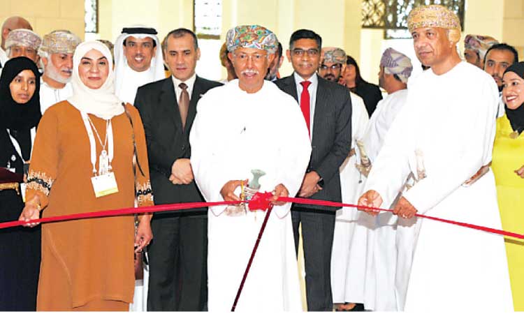 ഒ​മാ​ൻ അ​ന്താ​രാ​ഷ്​​ട്ര ഫൈ​ൻ ആ​ർ​ട്​​സ്​ പ്ര​ദ​ർ​ശ​ന​ത്തി​ന്​ തു​ട​ക്ക​മാ​യി