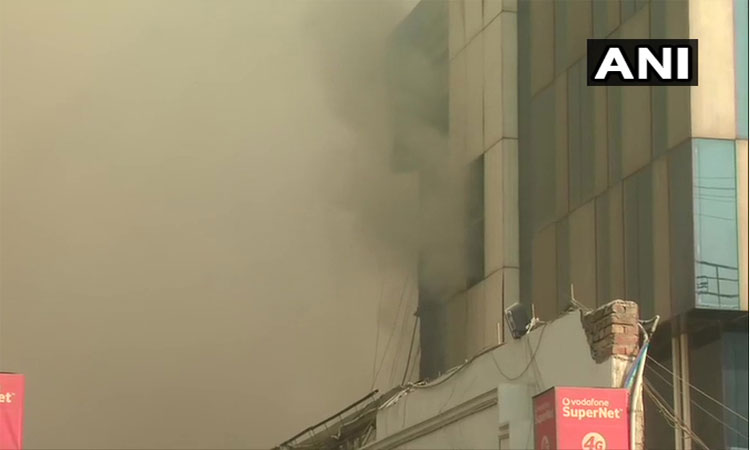 ഡൽഹിയിൽ ഫാക്​ടറിയിൽ അഗ്നിബാധ; നിരവധി പേർ കുടുങ്ങി