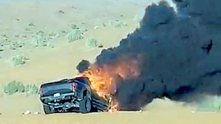 ഷാര്‍ജ ബദായര്‍ മരുഭൂമിയില്‍ വാഹനം കത്തിനശിച്ചു