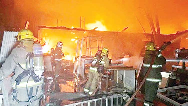 ഷു​വൈ​ഖ് വ്യ​വ​സാ​യി​ക മേ​ഖ​ല​യി​ല്‍ തീ​പി​ടി​ത്തം