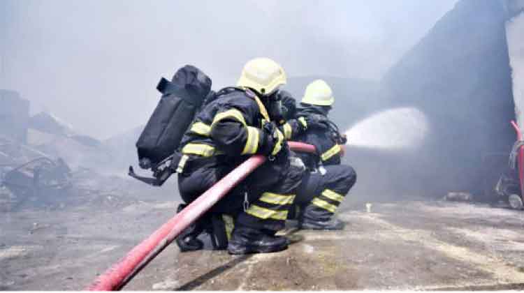 വ്യ​വ​സാ​യ സ്​​ഥാ​പ​ന​ങ്ങ​ളി​ലെ തീ​പി​ടി​ത്തം: സു​ര​ക്ഷ നി​ബ​ന്ധ​ന പാ​ലി​ക്ക​ണം