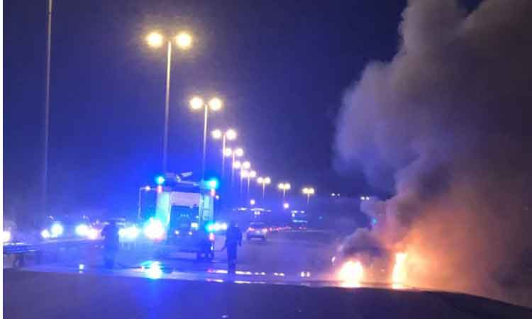 ഒാ​ട്ട​ത്തി​നി​ടെ കാ​ർ ക​ത്തി​ന​ശി​ച്ചു